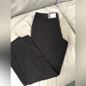 HUE black capri/crop leggings Small